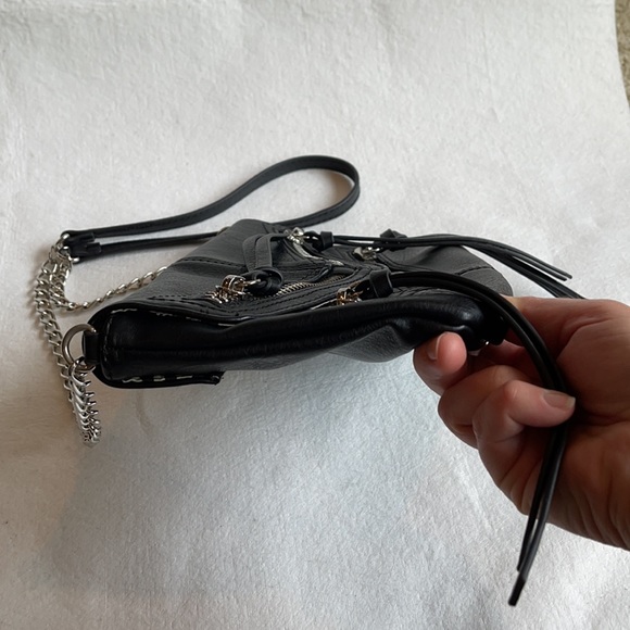 Steve Madden Crossbody Handbag with Zipper & Tassel Accents - Picture 4 of 9